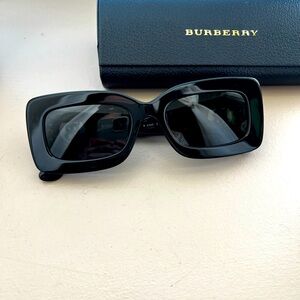 Burberry sunglasses BE4343 ASTRID